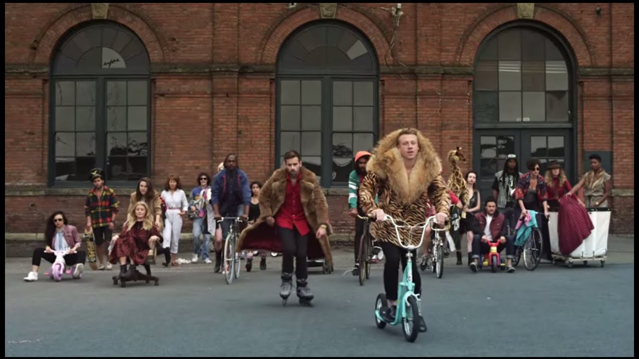 Cover for MACKLEMORE & RYAN LEWIS - THRIFT SHOP FEAT. WANZ (OFFICIAL VIDEO)